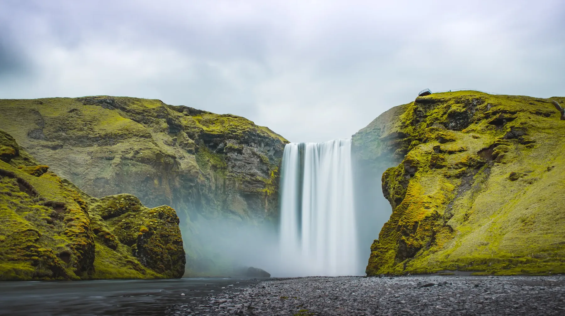 Skógafoss cascading between moss-covered cliffs